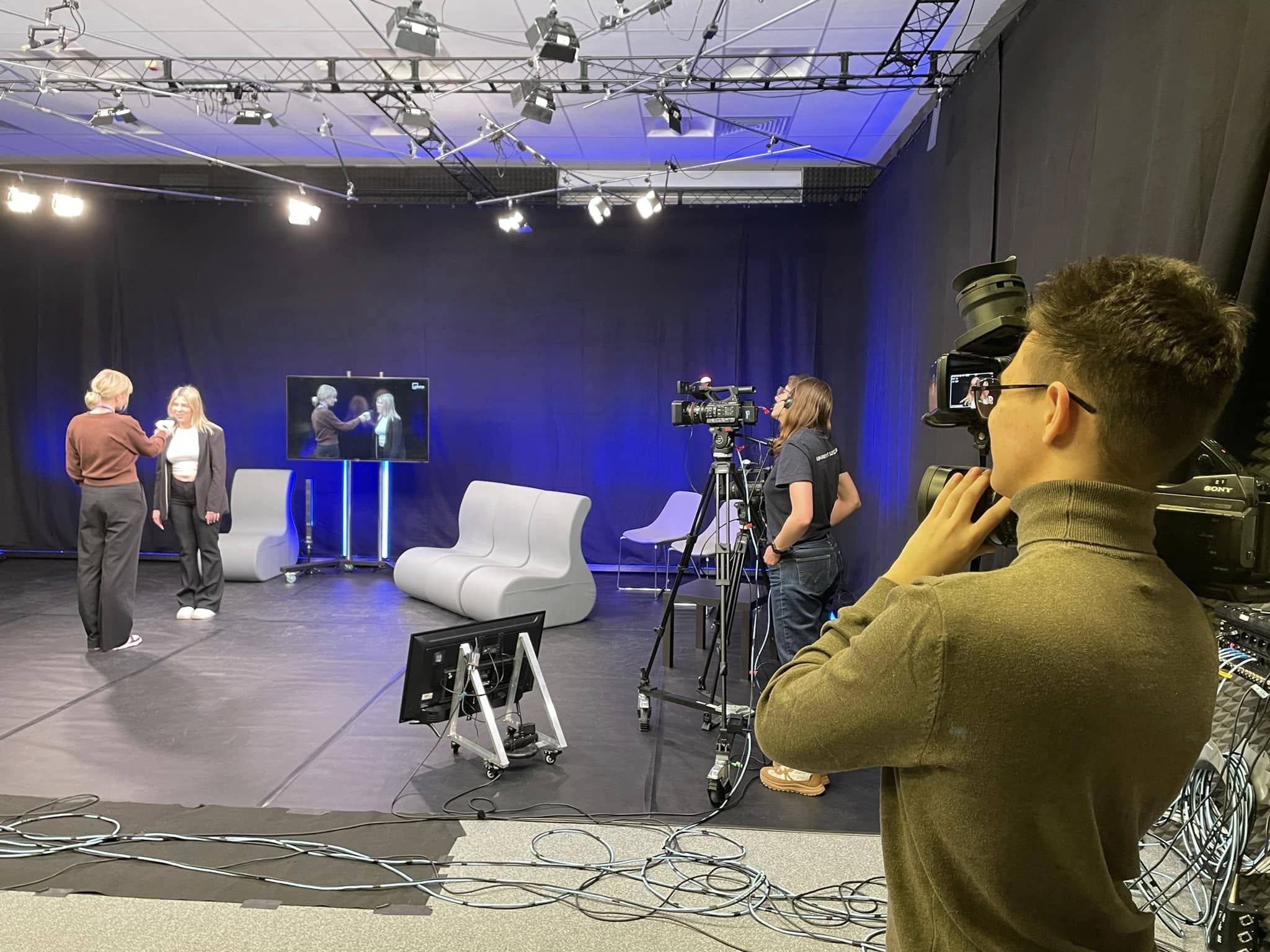 Instytut Literatury i Nowych Mediów organizuje warsztaty telewizyjne dla wszystkich studentów Dziennikarstwa i Komunikacji Społecznej