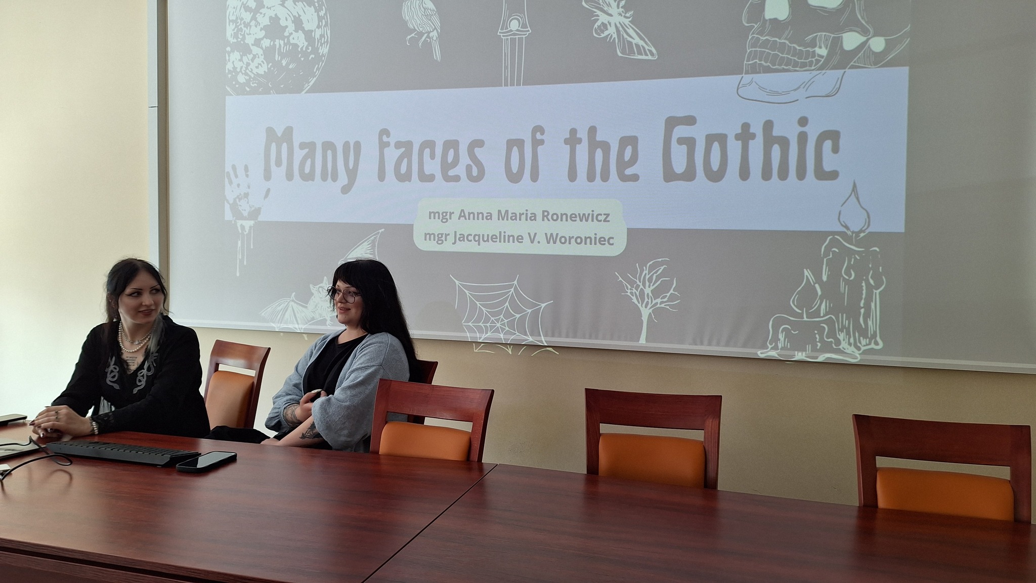Mgr Anna Ronewicz i mgr Jacqueline V. Woroniec w I Liceum Ogólnokształcącym w Szczecinie